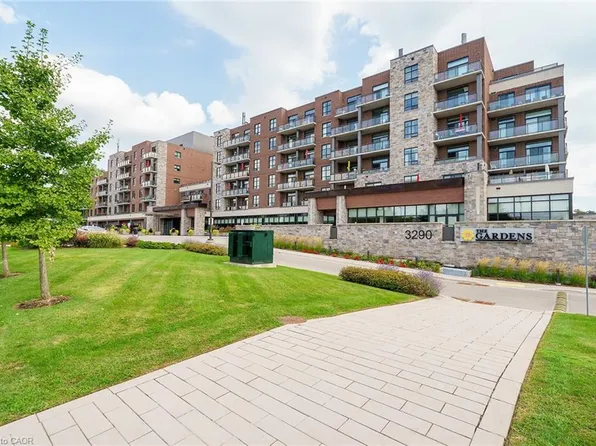 3290 New St #206, Burlington, ON L7N 1M8