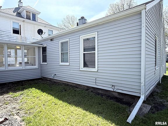 4th image of 715 E 3rd St