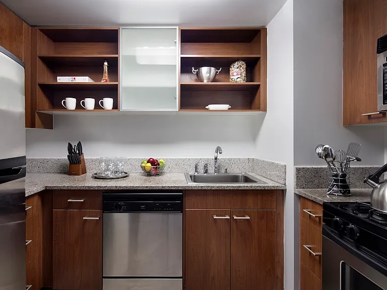 535 W 23rd St #NPH2D — Photo 4