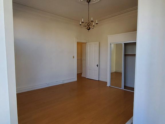 3rd image of 1101 Oak St #2