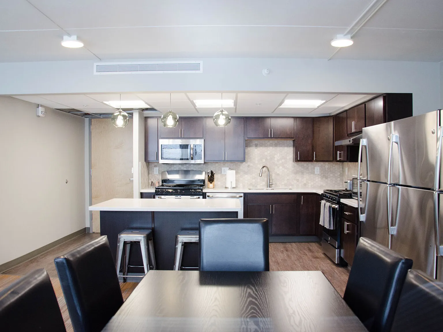 College Hill Apartments — Photo 2