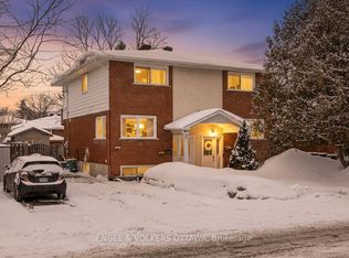 2707 Marie St, Ottawa, ON K2B 7E3