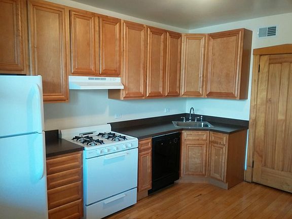 3rd image of 3340 N Oakley Ave #2S