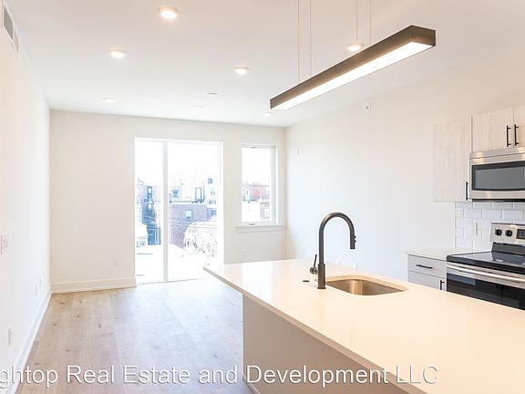 3rd image of 1331 S Juniper St #302