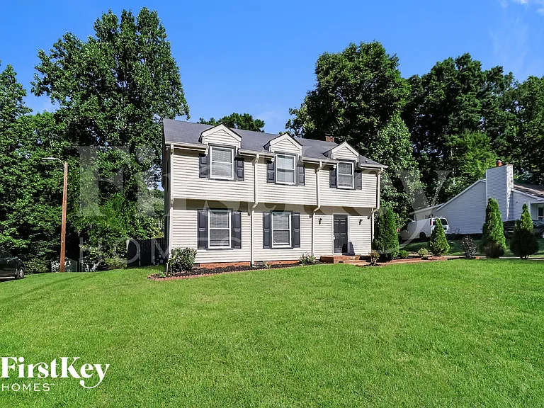 3313 Cross Winds Rd — Photo 2