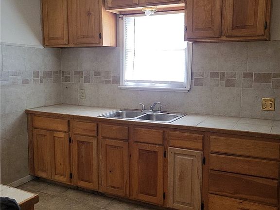 2nd image of 5022 Kasper St