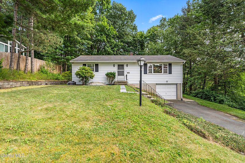 2nd image of 9 Hillside Road