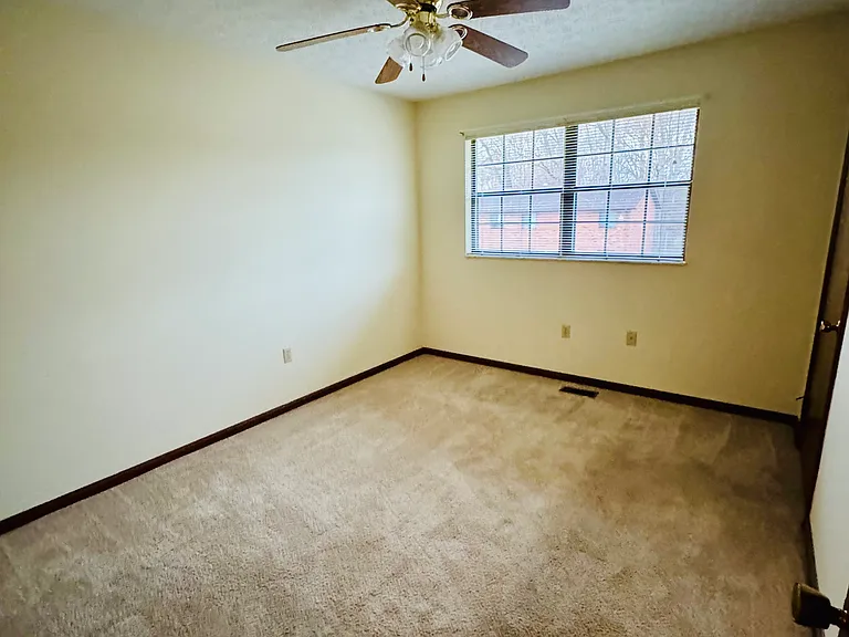 8 Garden Ln #C — Photo 16