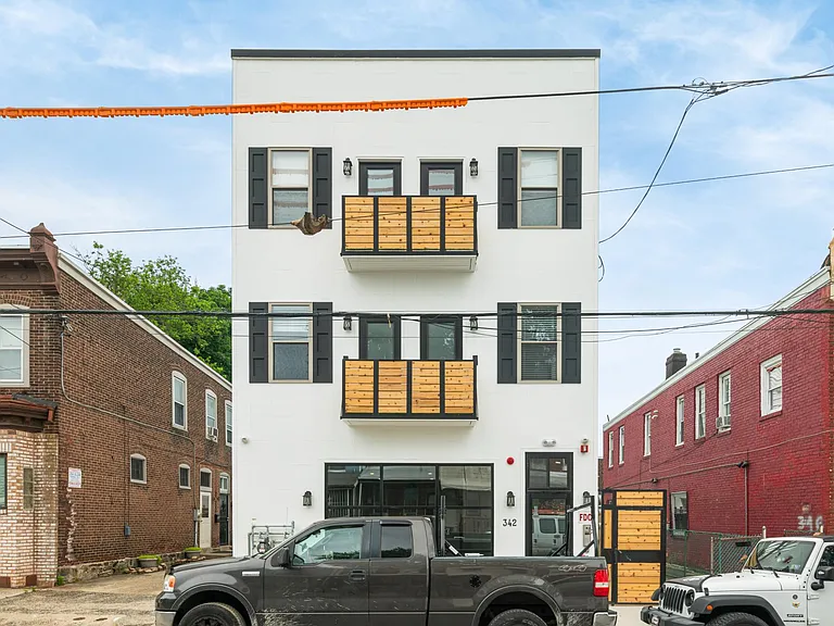 342 W Queen Ln #3 — Photo 12