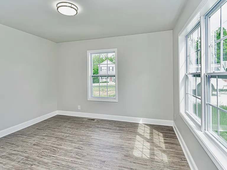 115 Sterling St — Photo 4