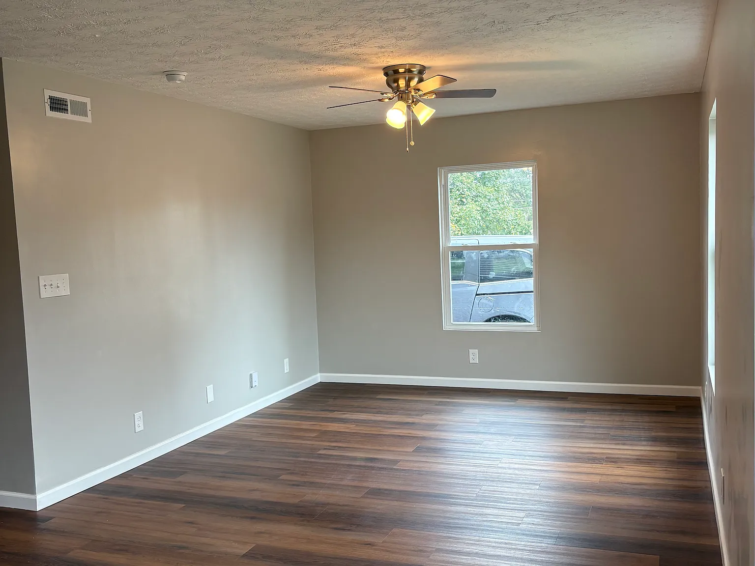 2 bed, 950 sqft, $1,500 — Photo 2