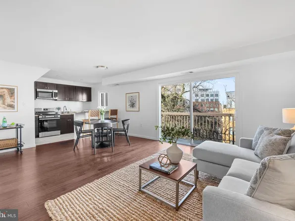 3330 S 28th St APT 403, Alexandria, VA 22302