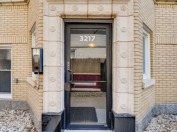 3rd image of 3217 N Francisco Ave Unit 2E