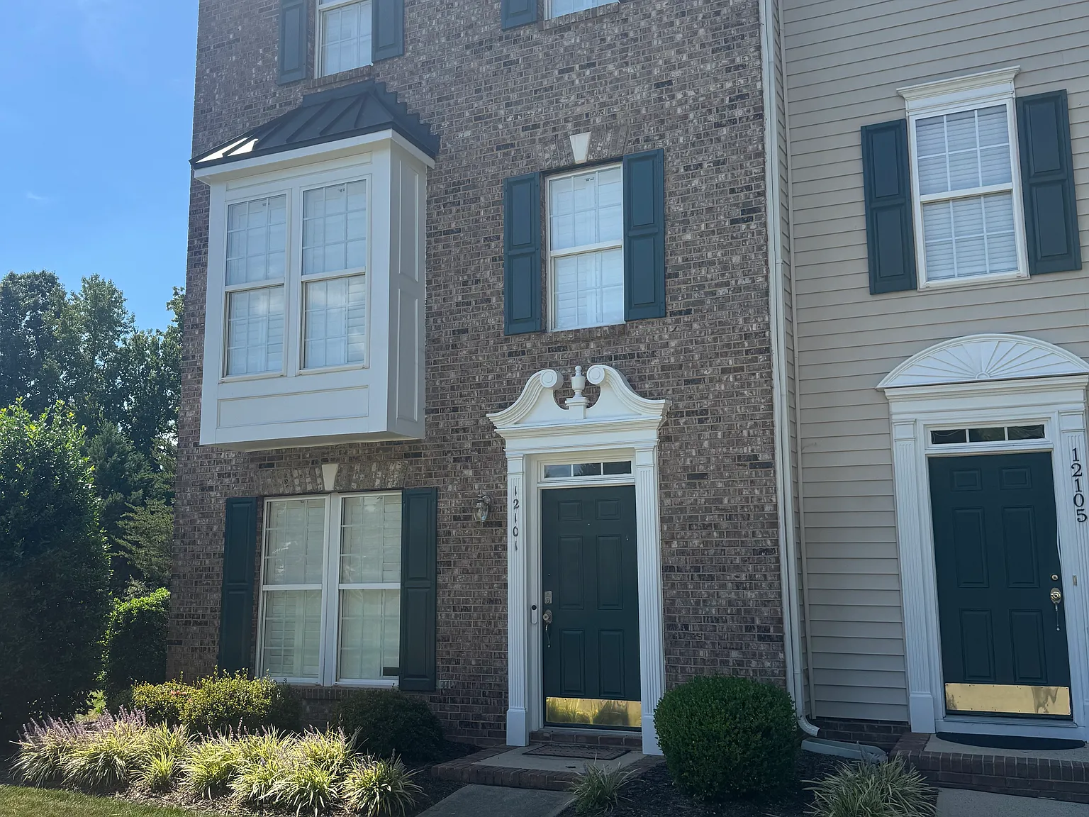 4 bed, 3.5 bath, 2237 sqft, $2,850 — Photo 2