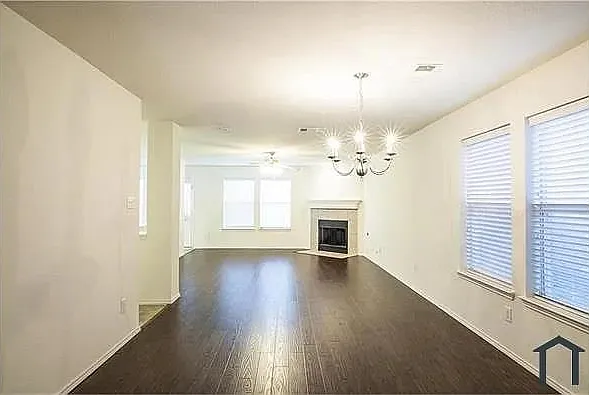 3 bed, 2475 sqft, $2,700 — Photo 3