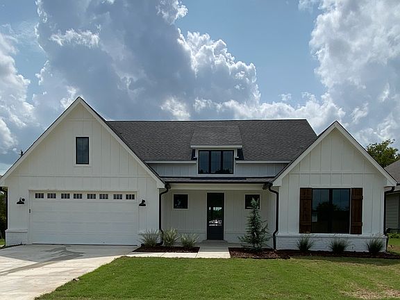 3rd image of 1512 University Cir