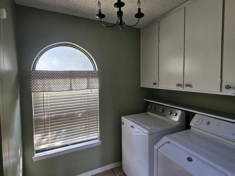 2402 Emerson Ct — Photo 10