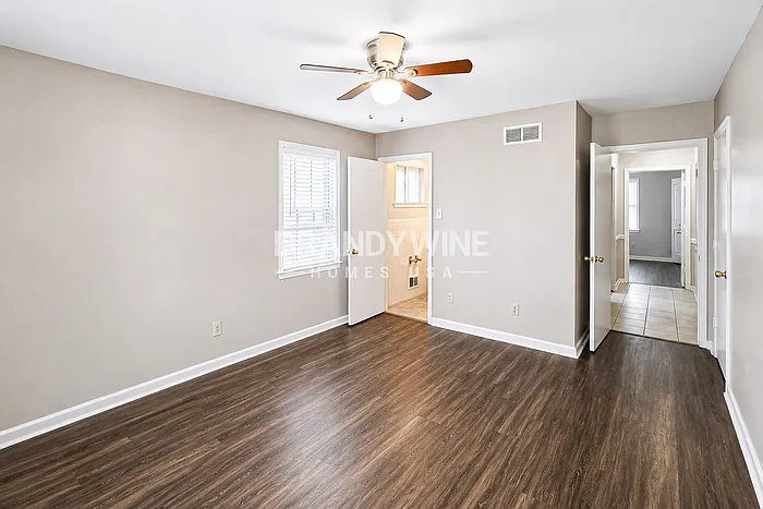 3076 Emerald St — Photo 12