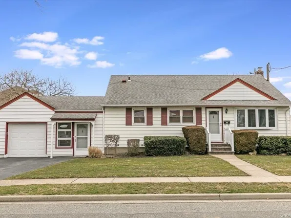 55 Spruce Avenue, Bethpage, NY 11714