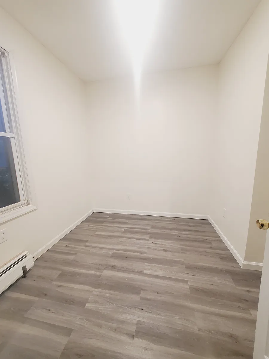 Building Photo - 115 Ege Ave #1