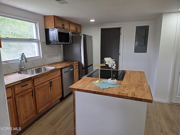 3rd image of 206 W Perry St