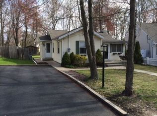88 Iroquois Ave, Lake Hiawatha, NJ 07034