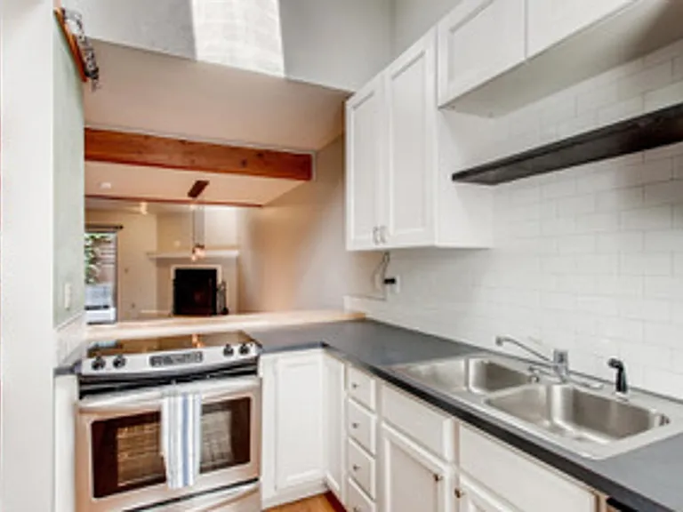 3135 Bell Dr — Photo 5