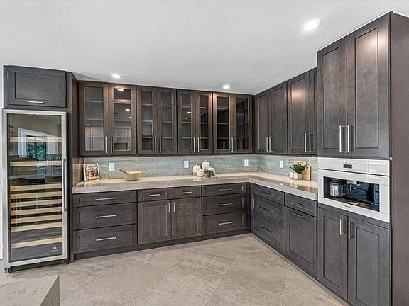 5th image of 586 Pine Lake Dr