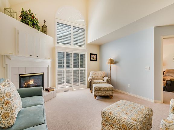 4th image of 10613 W Dumbarton Cir Unit B