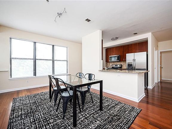 4th image of 898 Oak St SW Unit 2001