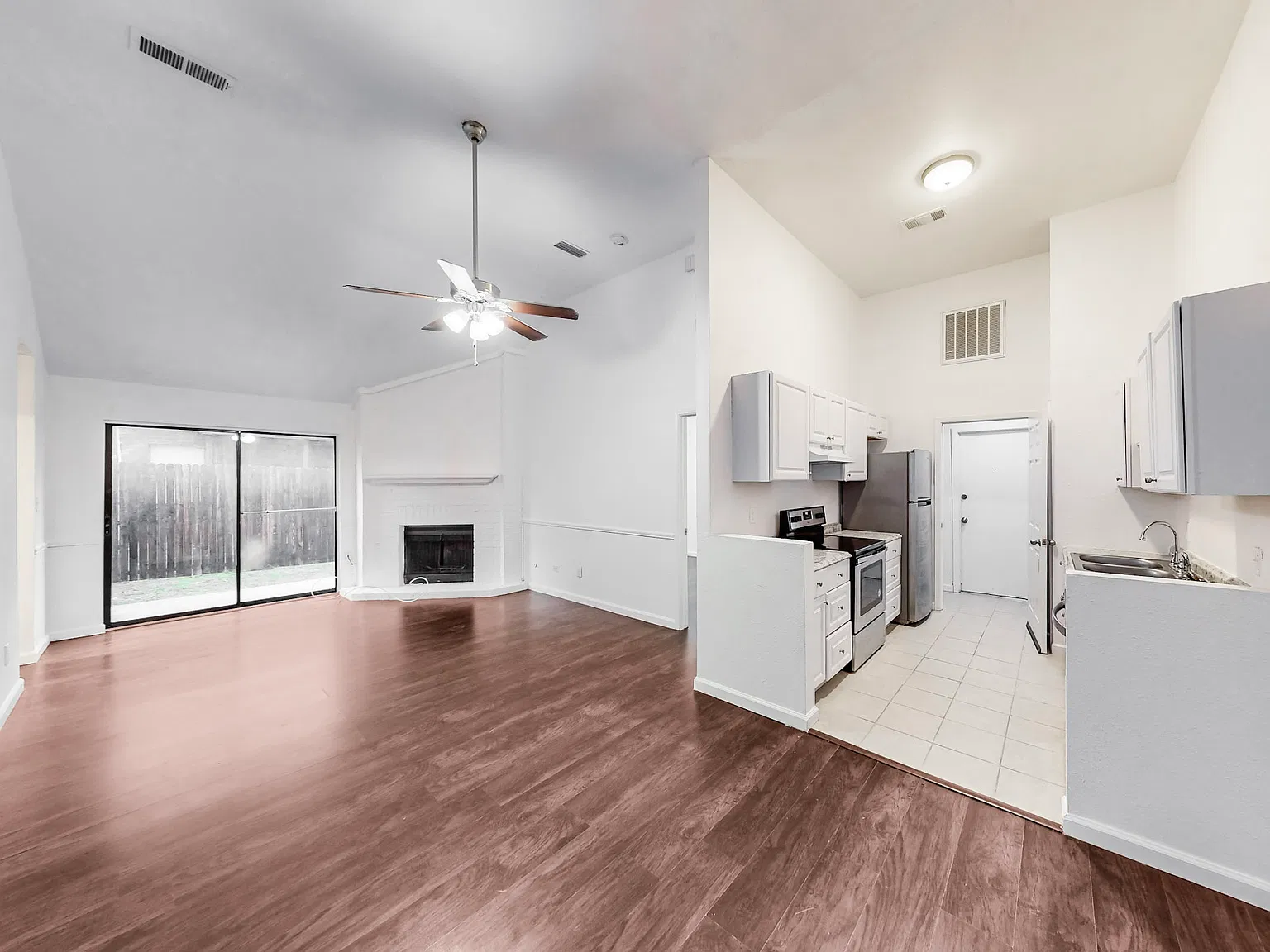 908 Wentwood Dr — Photo 3