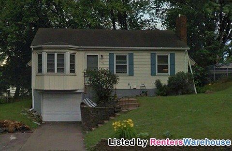 1st image of 132 Larpenteur Ave E