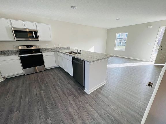 3rd image of 3519 Park Crest Ln