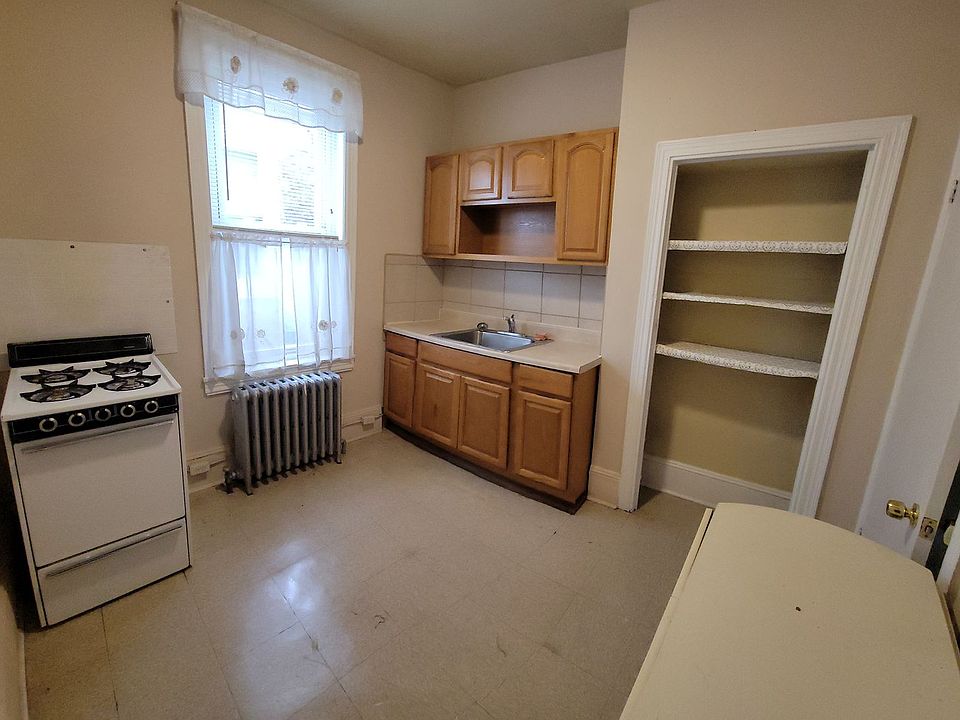 1st image of 2747 Kensington Ave