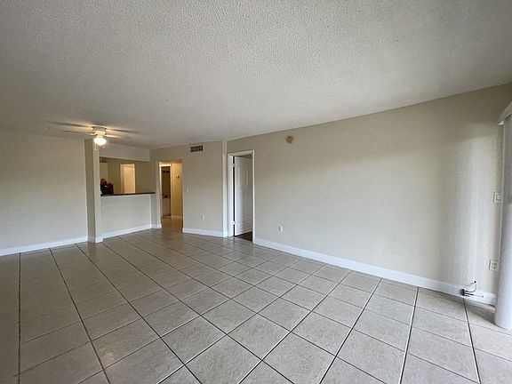 2nd image of 4255 N University Dr #309-1
