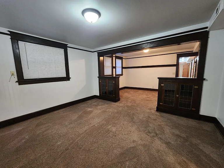 Elliott Hall Apartments — Photo 2