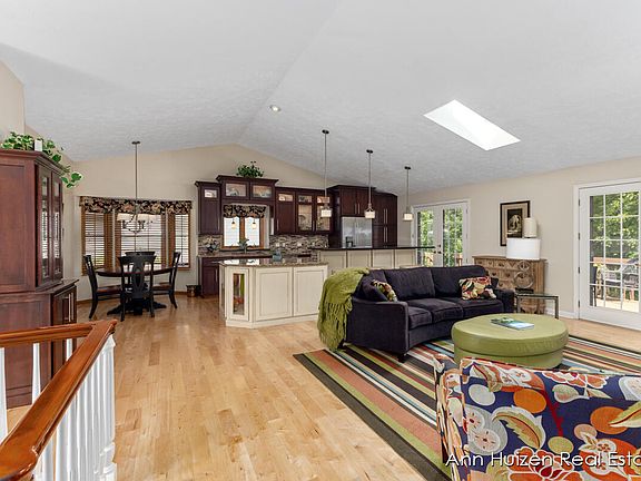 2nd image of 4310 Crest Creek Ct SW