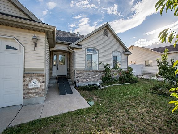 3rd image of 5967 W Laurel Canyon Dr