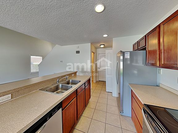 3rd image of 1716 Portcastle Cir