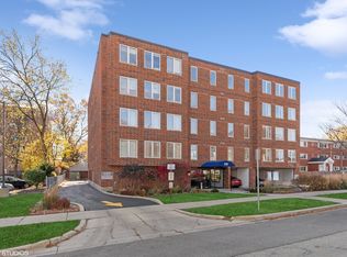 355 W Miner St APT 2A, Arlington Heights, IL 60005