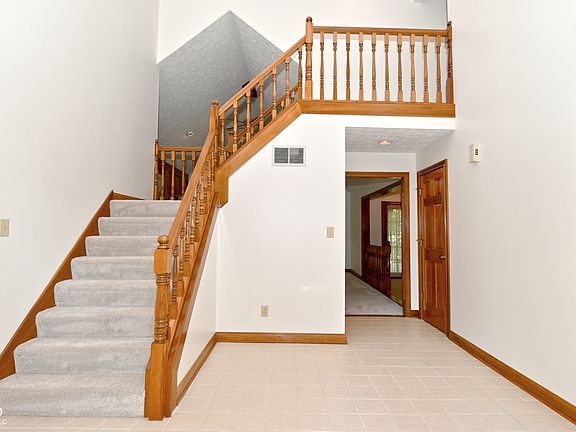 3rd image of 1250 Bur Oak Ct