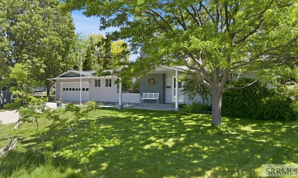 1st image of 27 Drake Ave
