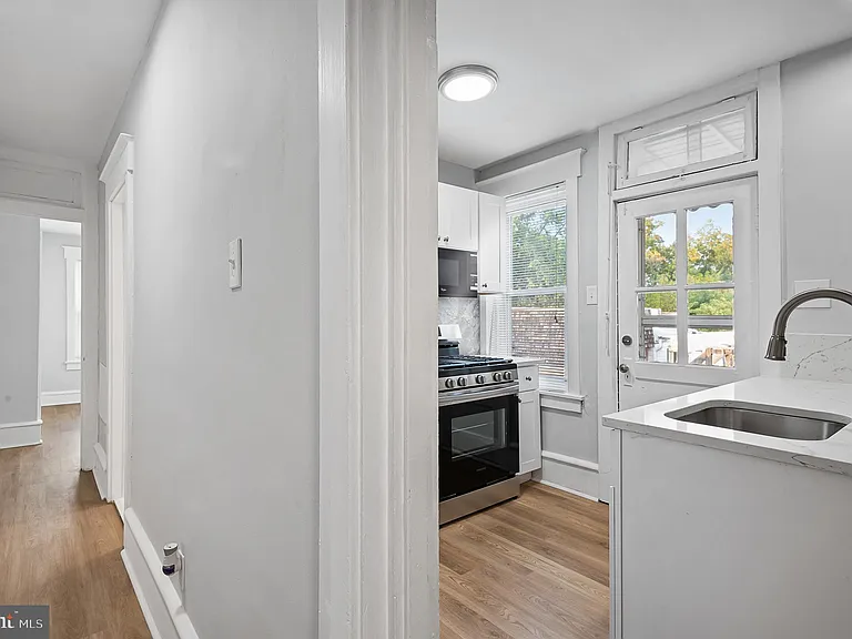 221 Kings Hwy E #B — Photo 8