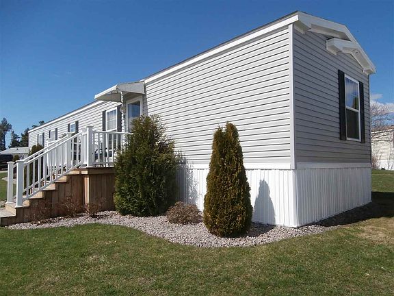 3rd image of 51 Margaret Dr