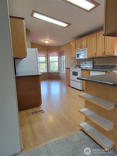 5th image of 14727 43rd Avenue NE #102