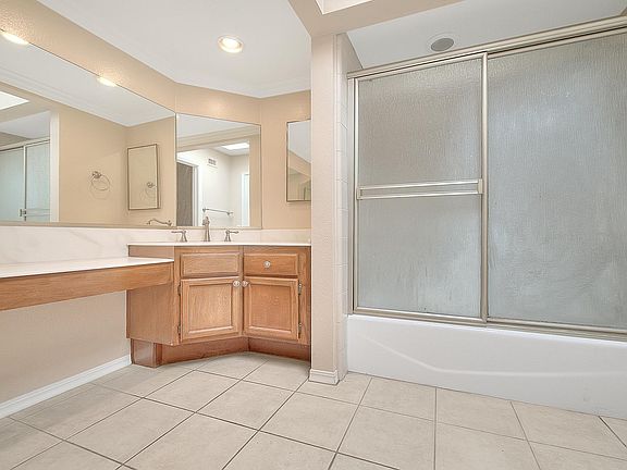 5th image of 15730 Tetley St