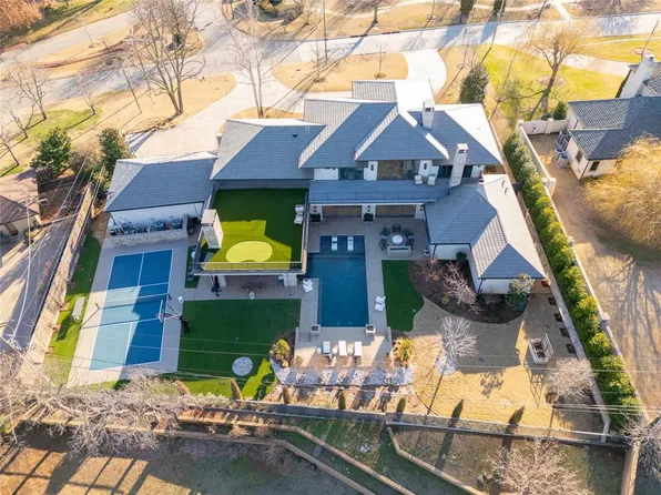 1303 Bedford Dr, Nichols Hills, OK 73116