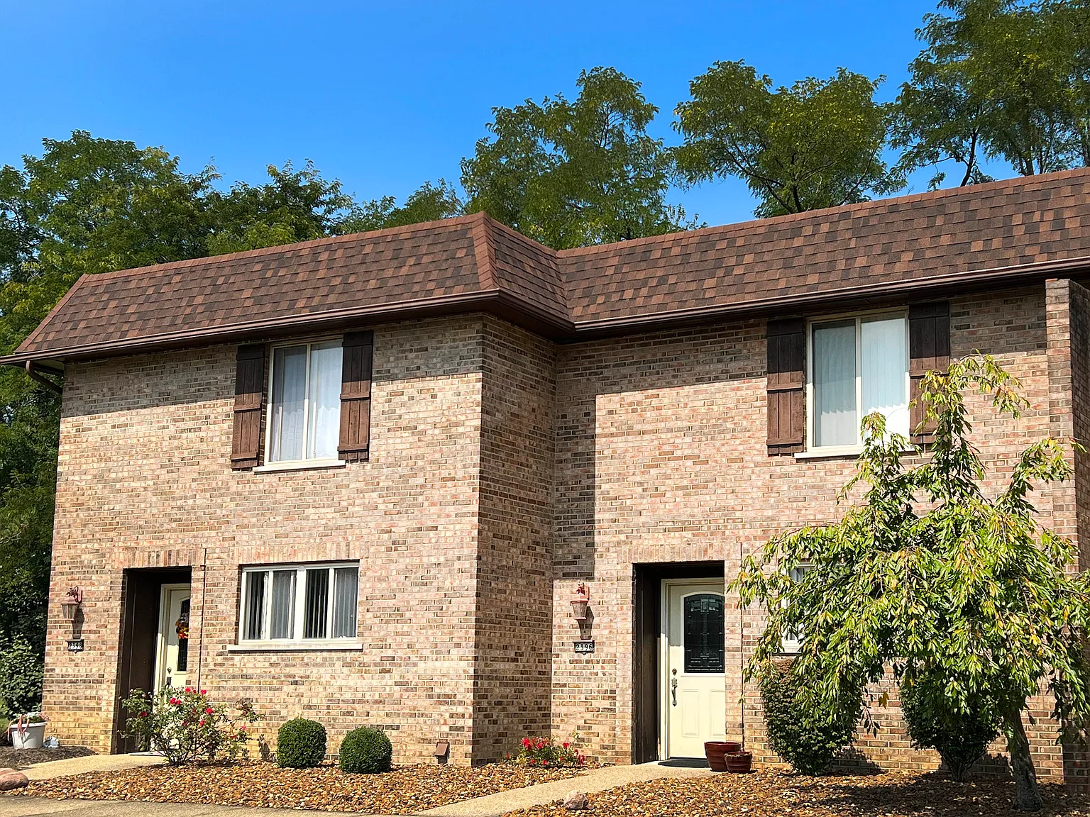Crestbrook Apartments & Townhomes — Photo 4