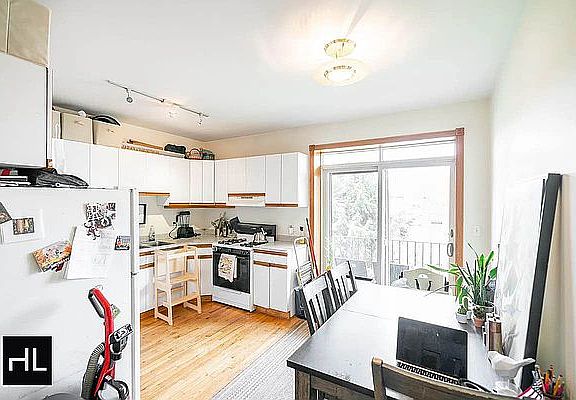 5th image of 481 12th St #3E