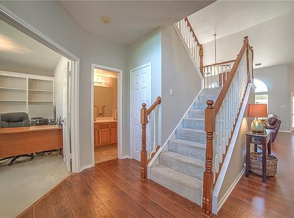 5th image of 7301 Glenstone St